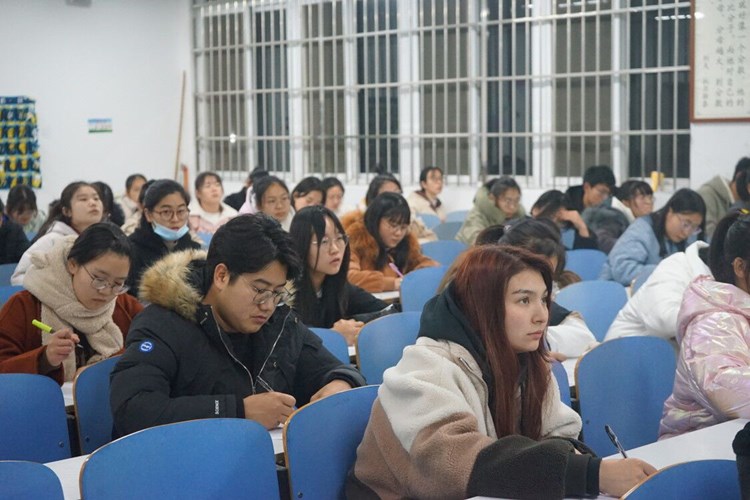金沙js93252顺利举行新生团章考试2.jpg